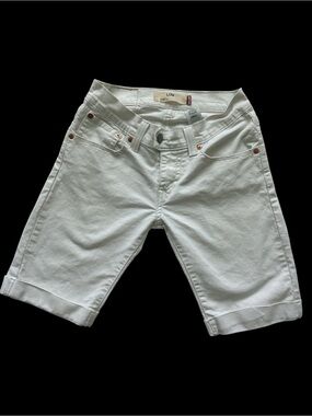 Levi's White women’s Jean Shorts